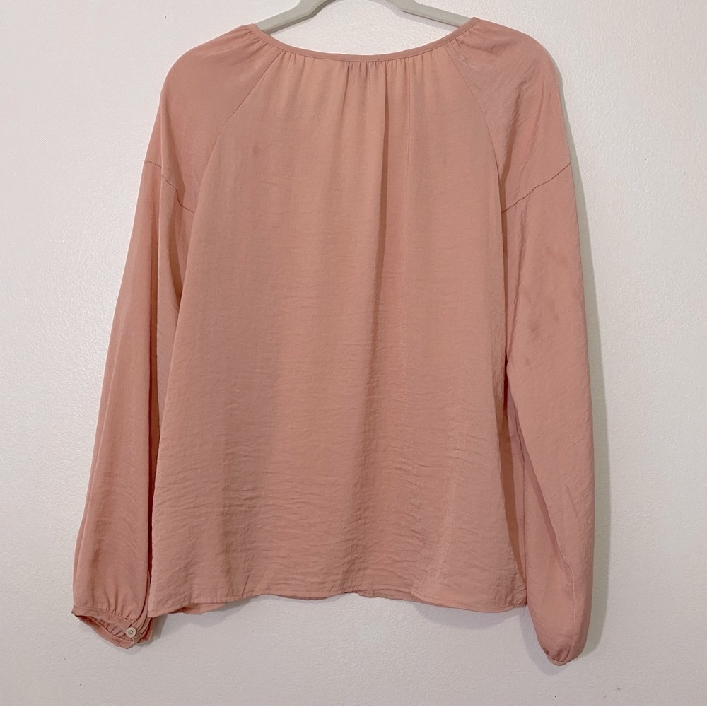 Vince Camuto Ladies Size Medium NWT Long Sleeve Top - Picture 2 of 9